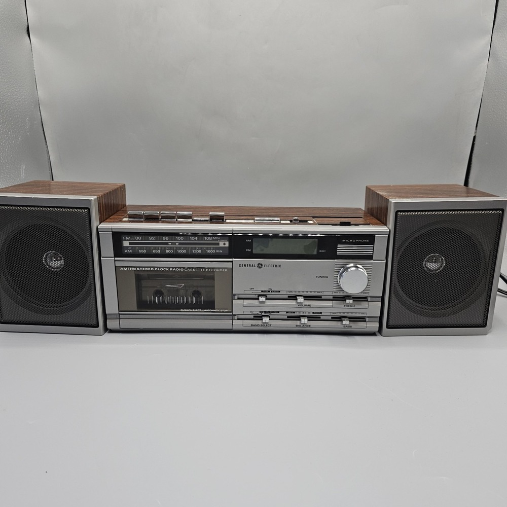 Vintage GE Model 7-4974A AM/FM Clock Radio Cassette Player Speakers Wood Grain